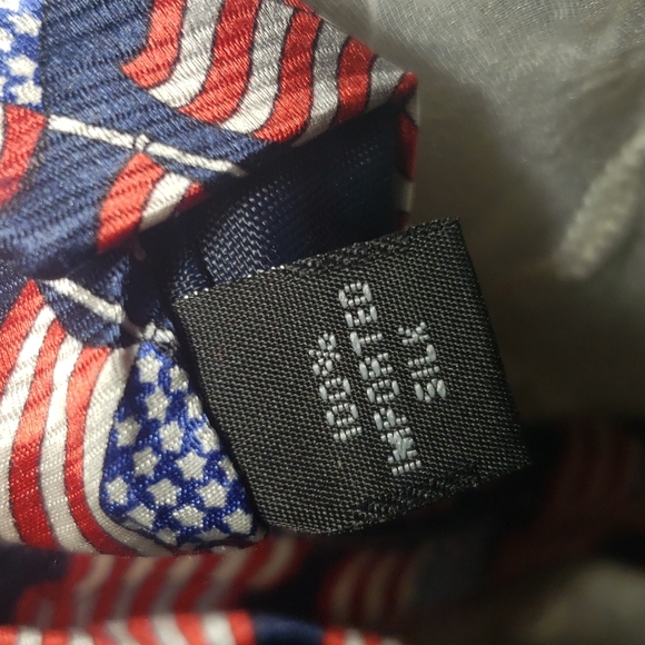 Vintage Imported Silk Tie, American Flag. - Picture 4 of 7